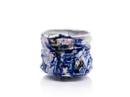  - White porcelain Chawan with applied red and blue urushi lacq...
