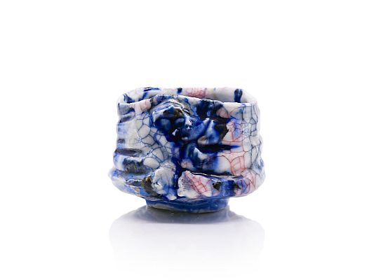  - White porcelain Chawan with applied red and blue urushi lacq...