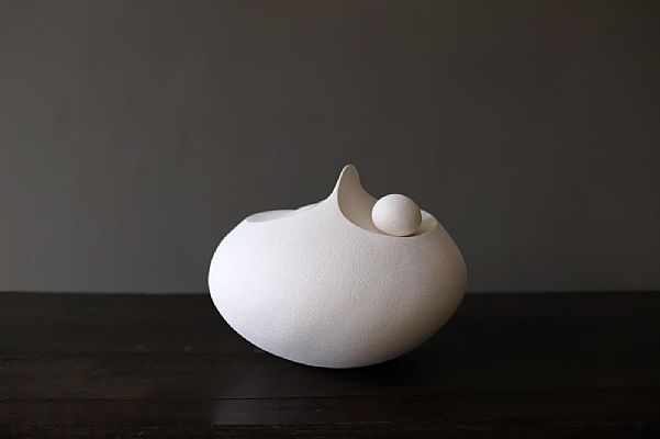 Mitch Pilkington - White Pebble Sculpture
