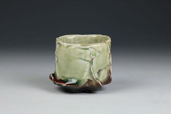 Eddie Curtis - Porcelain sake cup, Kurinuki technique with celadon and copp...