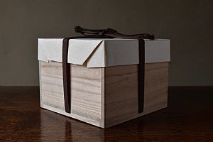 Natural Ash Glaze Kurinuki Chawan with signed wooden box by Osamu Inayoshi
