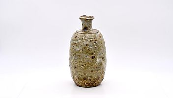 Irabohibi Kohiki Tokkuri (Sake Bottle) by Kiyoshi Yamato
