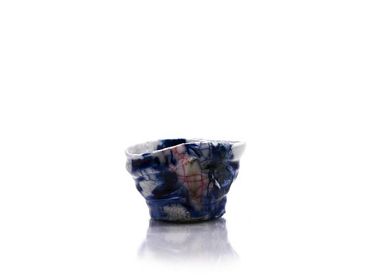 Kodai Ujiie - White porcelain guinomi with applied urushi lacquer