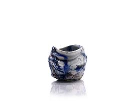 White porcelain guinomi with applied urushi lacquer by Kodai Ujiie