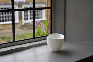 Small Curved Veil Ginko Vase by Sasha Wardell