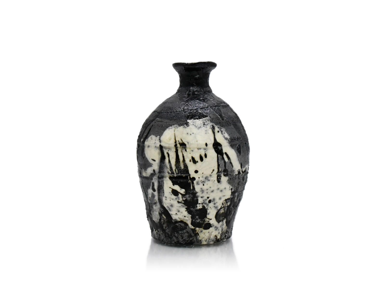 Oribeguro Tokkuri (Black Oribe Sake Bottle) by Makoto Yamaguchi