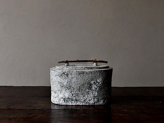 Simone Krug-Springsguth - Ceramic Box with Metal Handle